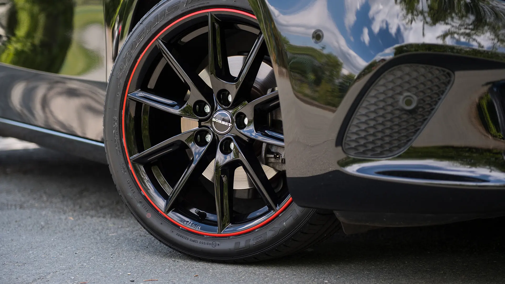 BORBET LX18 LX19 black glossy rim red Fahrzeug